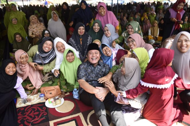 
Hadiri Pengajian Akbar di Mesuji Makmur, Herman Deru Ingatkan Soal Pentingnya Kerukunan dan Bersyukur