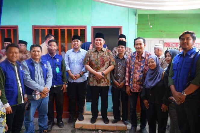 
Silaturahmi Dengan Warga Desa Sinar Tungkal MUBA, Herman Deru Tinjau Pembangunan Masjid Al-Istiqomah