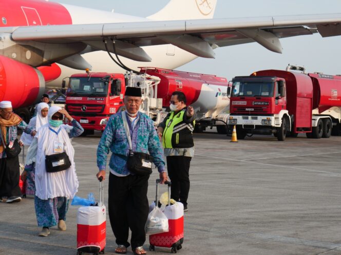 
Debarkasi Palembang Sambut Jemaah Kloter 6