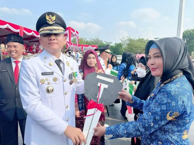 
					Bupati Oku Timur Serahkan Bantuan 2 Unit Mobil Puskesmas Keliling