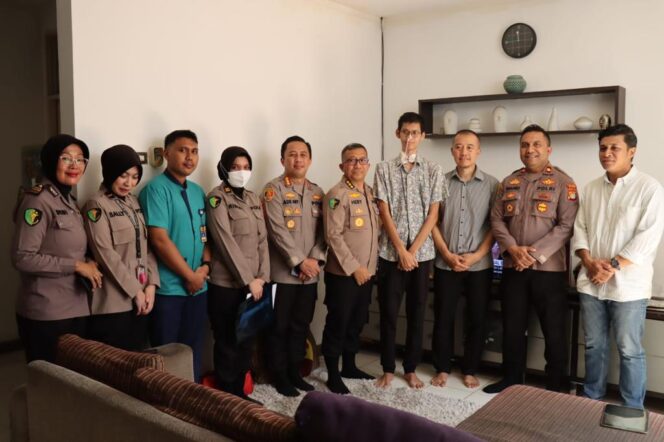 
Uluran Tangan Kapolri Jenderal Pol. Listyo Sigit Kepada Mahasiswa Korban Jeratan Kabel Optik