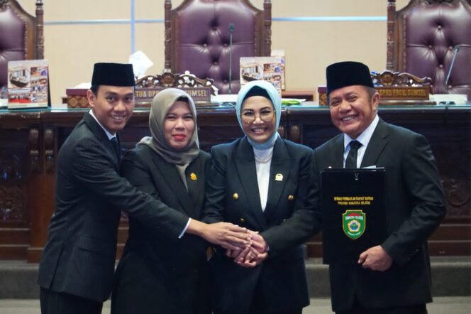 
Gubernur Bersama Unsur Pimpinan DPRD Sumsel Tandatangani Nota Kesempakatan  Perubahan KUA dan PPAS Ta 2023