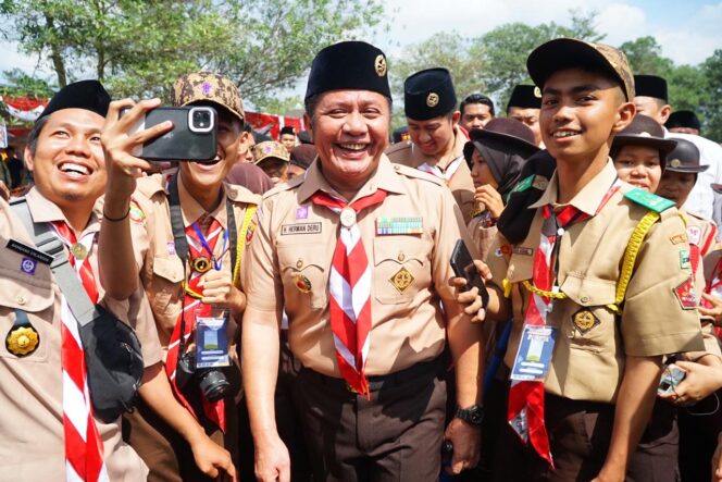 
Herman Deru Ajak Peserta Perkemahan Temu Karya Pramuka Madrasah, Masifkan Sosialisasi GSMP ke Seluruh Penjuru Sumsel
