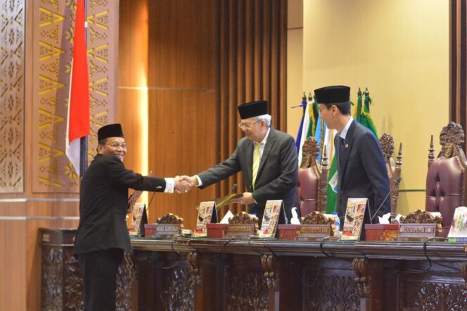 
Wagub Mawardi Yahya Dengarkan Pandangan Umum 9 Fraksi DPRD Sumsel