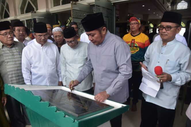 
Herman Deru Resmikan Menara Masjid Al Muhajirin OPI Jakabaring