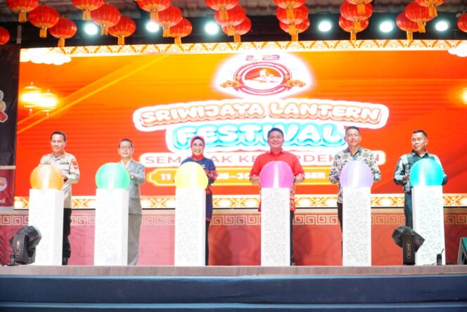 
Gubernur Herman Deru Buka Sriwijaya Lantern Festival Sebagai Destinasi Wisata  Budaya Terlengkap di Kota Palembang