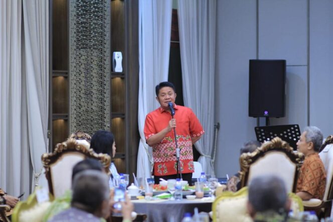 
Bertemu di Griya Agung, Herman Deru dan Wamen LHK Bahas Antisipasi Elnino dan Karhutla