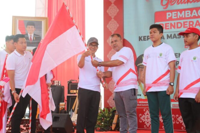 
Semarakan HUT RI Ke 78, Pemprov Sumsel Launching Gerakan Pembagian 10 Juta Bendera Merah Putih