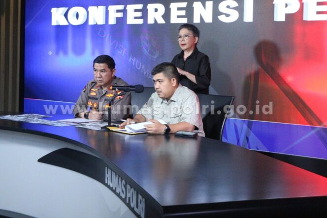 
Densus 88 Tangkap Terduga Teroris di Bekasi, Sita Puluhan Pucuk Senjata