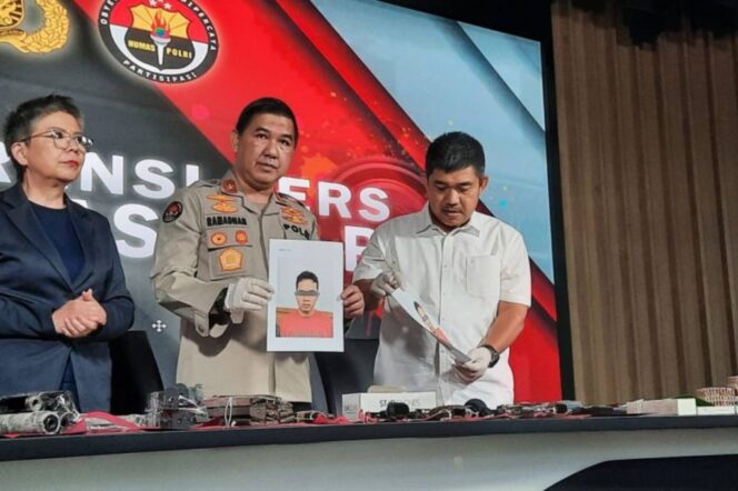 
Polri Tahan Terduga Teroris Terkait ISIS dan Sita 16 Senjata