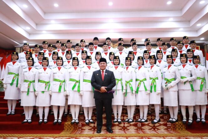
Gubernur Herman Deru Resmi Kukuhkan 50 Anggota Paskibraka Provinsi Sumsel Tahun 2023