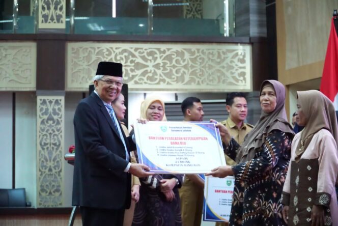 
Wagub Mawardi Yahya Lantik Komisioner KPAD Sumsel Periode 2023-2028