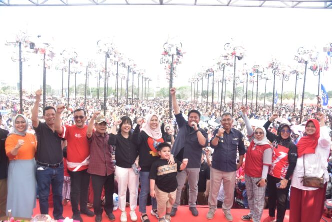 
					Herman Deru Harapkan Lomba Panjat Pinang Sumeks Dapat Digelar Setiap Tahun