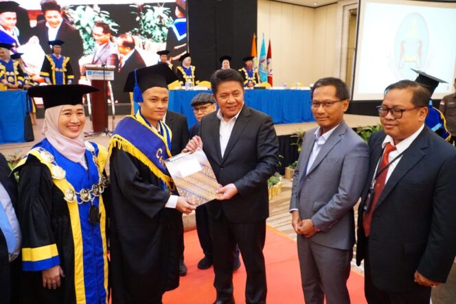 
Hadiri Wisuda Politeknik Akamigas, Herman Deru Dorong BUMN di Sumsel Berdayakan SDM Lokal