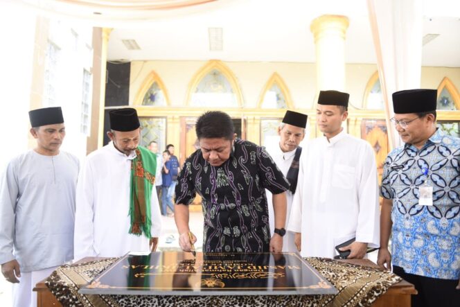 
Resmikan Masjid Jami’ Al Ikhlas, Herman Deru Minta Pengurus Isi Kegiatan Masjid Dengan Rumah Tahfidz