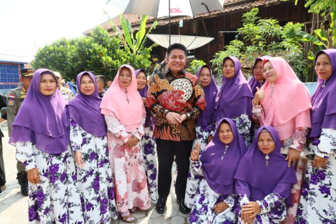 
Ribuan Masjelis Taklim Se-Kecamatan Pengandonan Antusias Sambut Herman Deru di Masjid At-Taqwa Desa Ujan mas