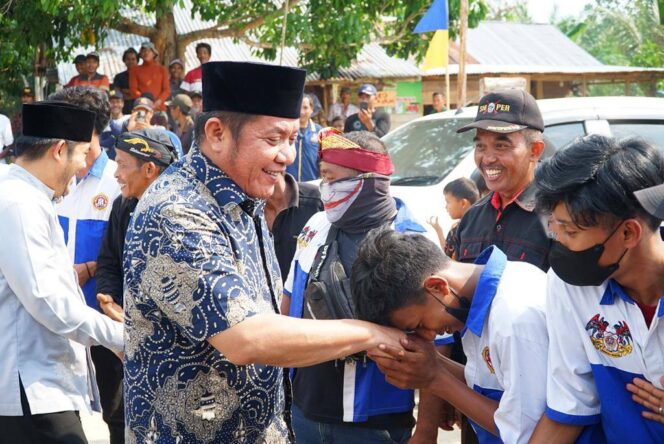 
Herman Deru Siap Fasilitasi Keinginan Warga Desa Mangsang Bangun Jaringan Listrik, Jalan dan Gedung SMP