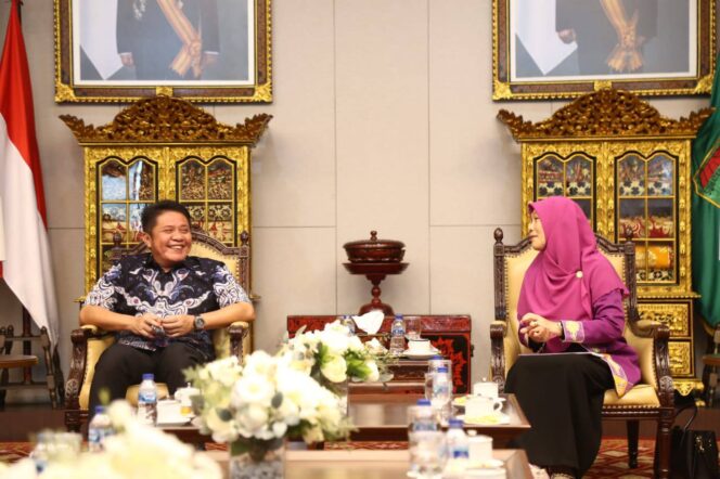 
Herman Deru Harapkan ALISA Khodijah Menularkan Jiwa Kewirausahaan di Tengah Masyarakat