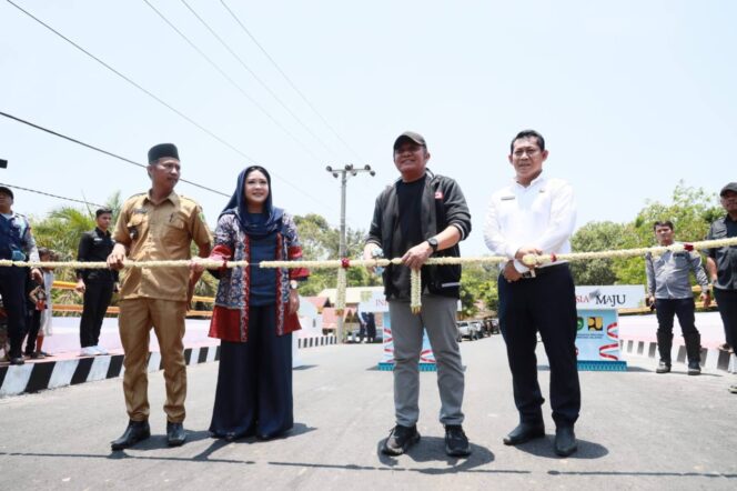 
Peduli Pemerataan Pembangunan di PALI, Gubernur Herman Deru Resmikan Empat Infrastruktur Jembatan Sekaligus