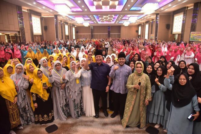 
					Herman Deru Peringati Maulid Nabi  Bersama Ribuan Majelis Taklim Al Basyar se-Kota Palembang