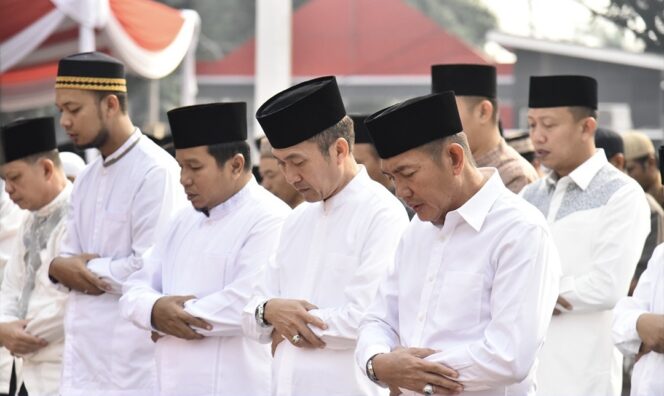 
Ratusan ASN Pemkot Palembang Salat Istisqa