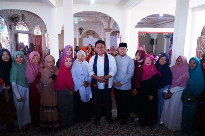 
Antusias Majelis Taklim Masjid Nur Hidayah Tanah Mas, Sambut Kunjungan Herman Deru