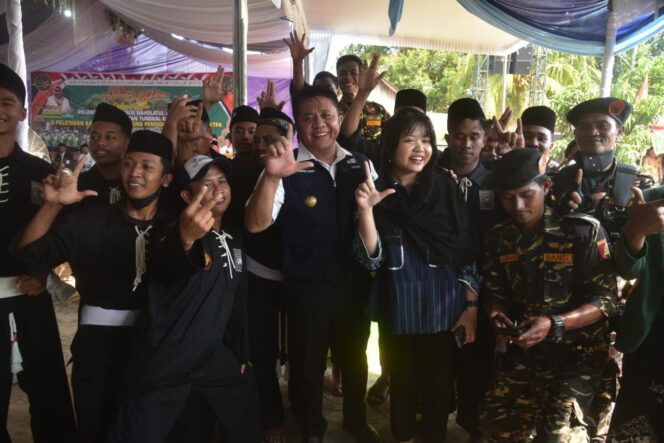 
Hadiri Tabligh Akbar di Desa Bentayan, Herman Deru Letakan Batu Pertama Pembangunan TPA/TPQ