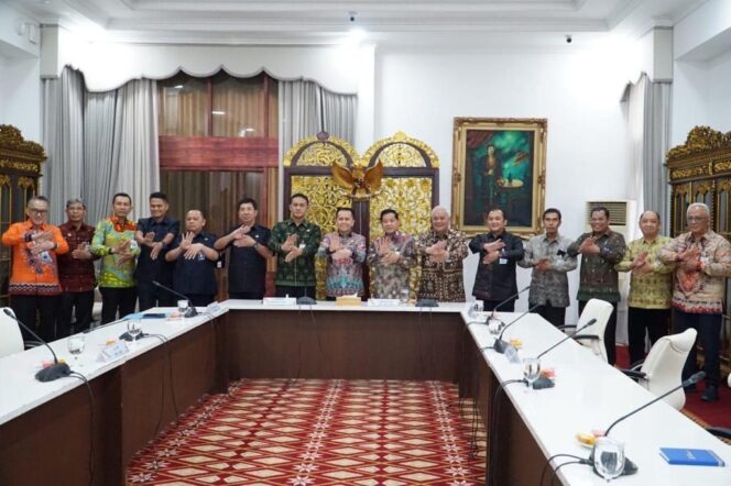 
					Tingkatkan Perekonomian Daerah, Agus Fatoni Targetkan Bank Sumsel Babel Ekspansi Usaha di Wilayah Sumbagsel