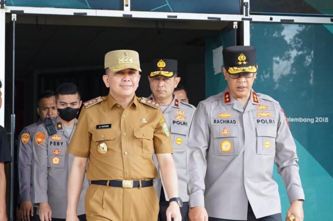 
Pj Gubernur Agus Fatoni Apresiasi Polda Sumsel Gelar Simulasi Pengamanan Pemilu 2024