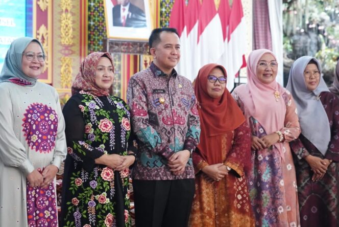 
Hadiri Pengajian Rutin TP PKK, Pj Gubernur Sumsel Agus Fatoni Ajak Para Ibu Bangun Lingkungan Keluarga Berkarakter