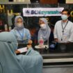 Nasabah saat berkonsultasi dengan Cs BCA Syariah : Istimewa