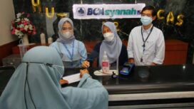 Nasabah saat berkonsultasi dengan Cs BCA Syariah : Istimewa