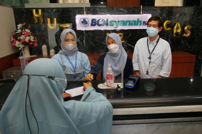 
					Nasabah saat berkonsultasi dengan Cs BCA Syariah : Istimewa