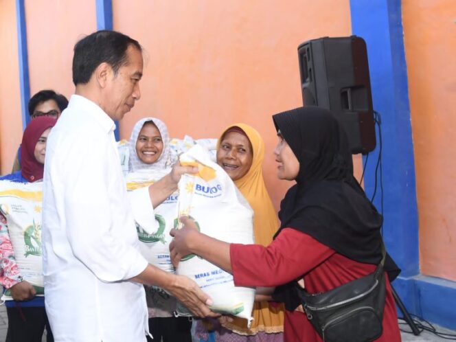 
					Presiden Jokowi Serahkan Bantuan Pangan bagi Masyarakat di Bandar Lampung