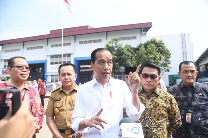 
					Presiden Jokowi Beri Bantuan Satu Unit Mobil Listrik ke SMK Negeri 2 Palembang