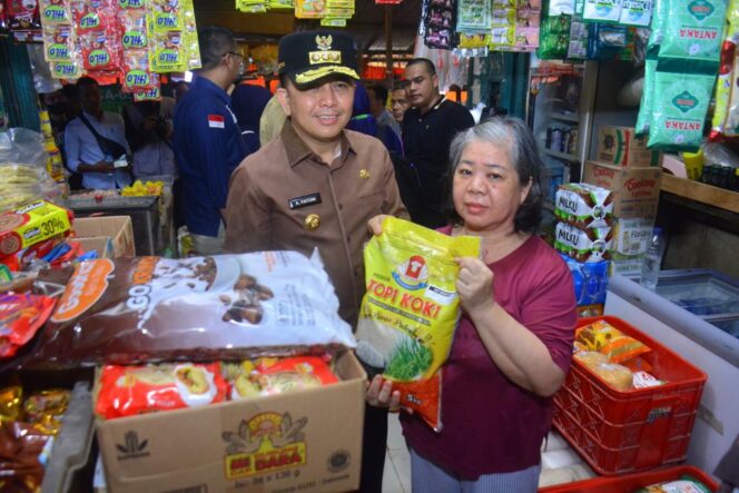 
					Pj Gubernur Sumsel Agus Fatoni Pastikan Stok Beras Aman Hingga Maret 2024