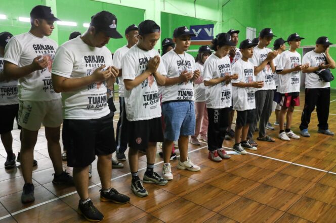 
					Fungame Badminton Jadi Cara Crivisaya Ganjar Kenalkan Ganjar-Mahfud ke Milenial Lubuklinggau