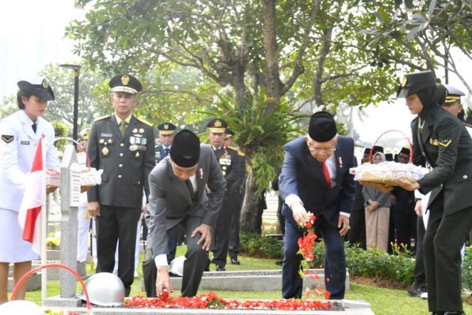 
					Presiden Jokowi Pimpin Upacara Peringatan Hari Pahlawan di TMP Kalibata