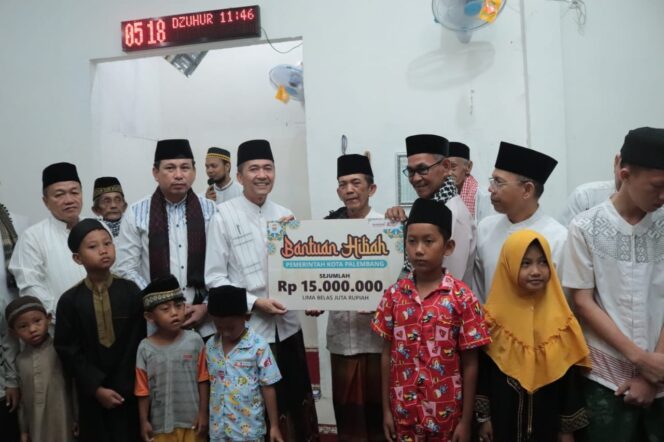 
					Safari Subuh, Ratu Dewa Serahkan Dana Hibah, Hingga Seruan Doa untuk Palestina