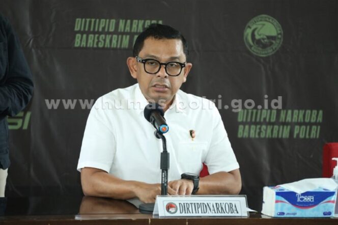 
Polri Tangkap Pembuat Rekening untuk Jaringan Narkoba Fredy Pratama