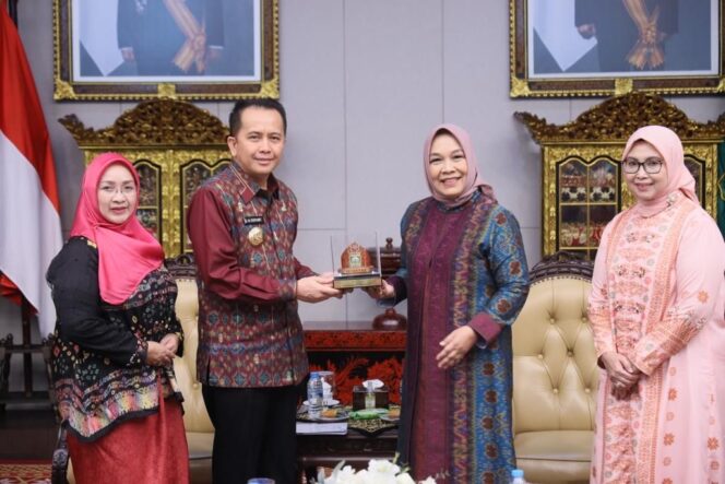
					Pj Gubernur Agus Fatoni Harapkan Program IIPK BSB Fokus Pada Upaya Penurunan Stunting dan Kemiskinan Ekstrem