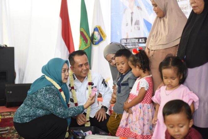 
					Pj Gubernur dan Pj Ketua PKK Sumsel Tyas A. Fatoni Berikan Bantuan Makanan untuk Stunting di OKU
