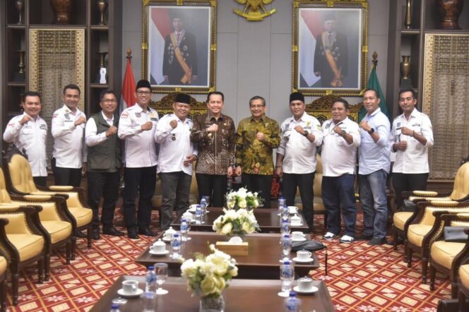 
					Silahturahmi bersama APDESI, Pj Gubernur Agus Fatoni Serap Aspirasi Kades se-Sumsel