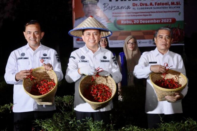 
					Kendalikan Inflasi, Pj Gubernur Agus Fatoni Panen Raya Cabe Bersama Petani di Ogan Ilir