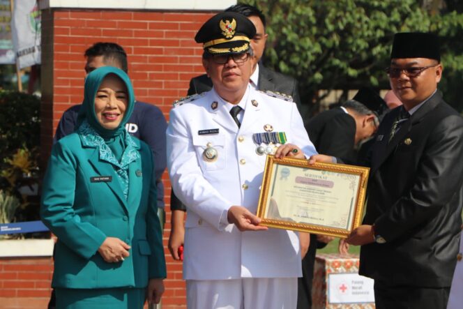 
Upacara HUT Kabupaten Muara Enim Ke-77, Pj. Bupati Ajak Masyarakat Tingkatkan Optimisme dan Saling Serasan Songsong Pembangunan Kedepan