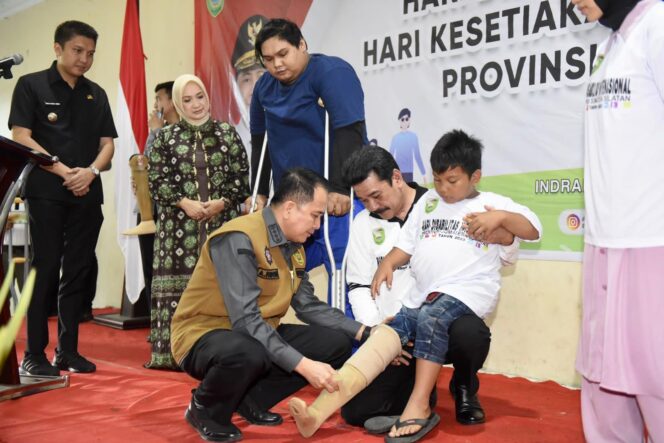 
					Peringatan HDI dan HKSN 2023, Pj Gubernur Agus Fatoni Bersama Pj Ketua TP PKK Tyas Fatoni Salurkan Bantuan Kepada Para Penyandang Disabilitas