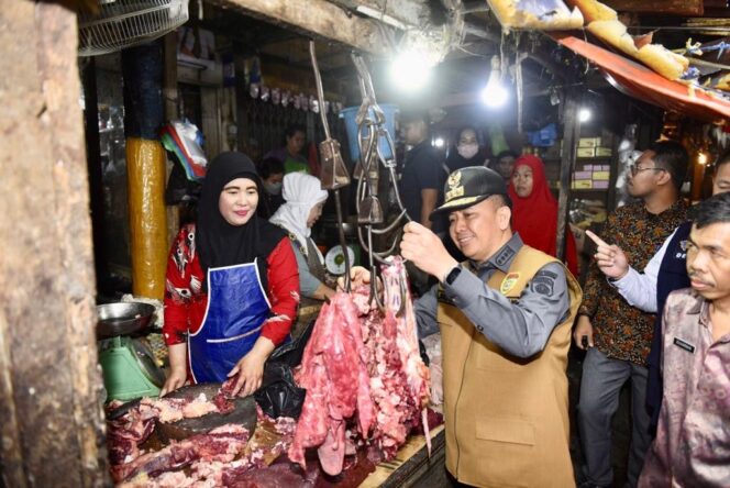 
					Pastikan Stok dan Harga Bahan Pokok, Pj Gubernur Sumsel Agus Fatoni Lakukan Sidak Pasar
