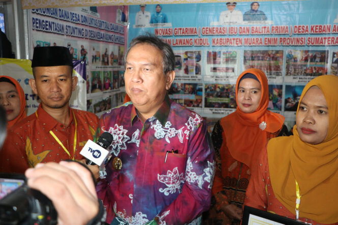 
Desa Keban Agung Berhasil Tekan Angka Stunting Hingga Nol Kasus, Pj. Bupati Terima Penghargaan dari Adinkes