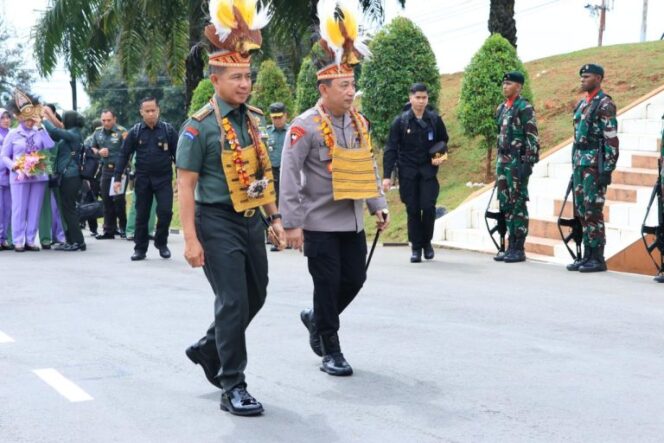
					Kapolri dan Panglima TNI Kunjungi Papua, Tingkatkan Sinergitas TNI-Polri Menjelang Pemilu 2024