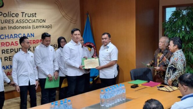 
					Polri Raih Penghargaan atas Keberhasilan Mengungkap Kasus Gagal Ginjal Anak